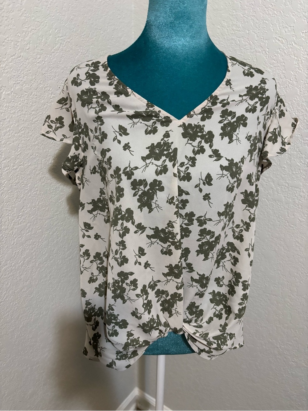 Whiski Kei Floral V-Neck Blouse Size M White Green Twist Knot Boho Cottagecore